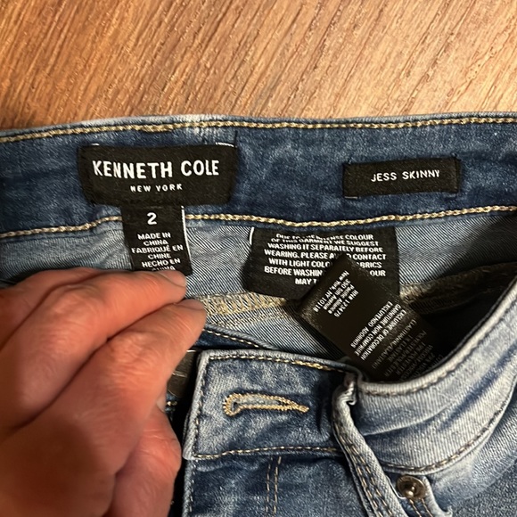 Kenneth Cole Jess skinny jeans size 2 - Picture 2 of 3